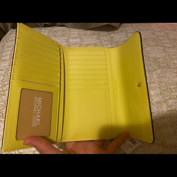 MK TRIFOLD WALLET - Picture 2 of 3